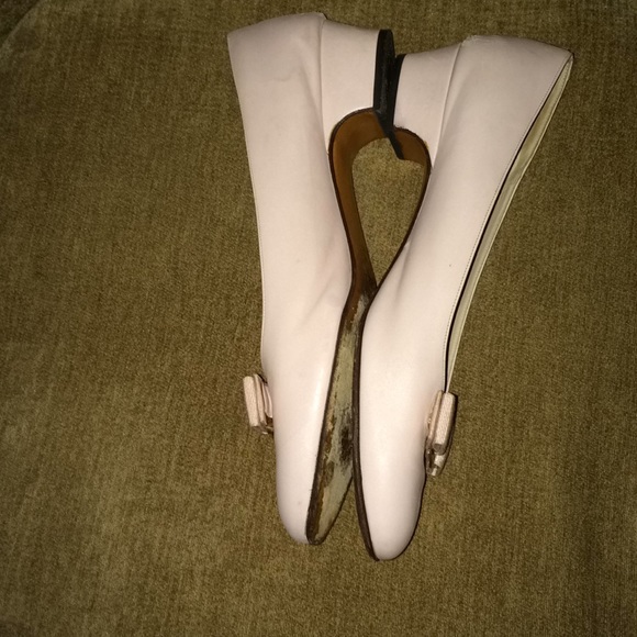 Ballerina styled bow shoes by Ferragamo - Picture 2 of 7